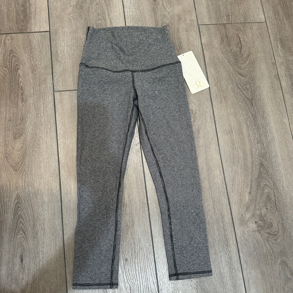Wunder Under Crop Leggings- BRAND NEW WITH TAG